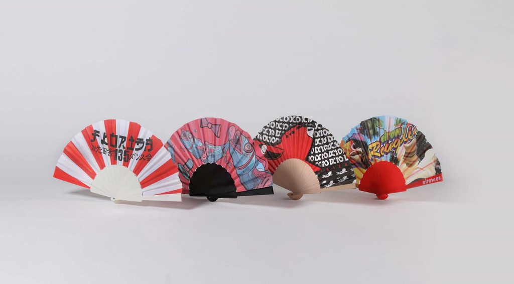 Abanicos personalizados de tela con diseños de colores